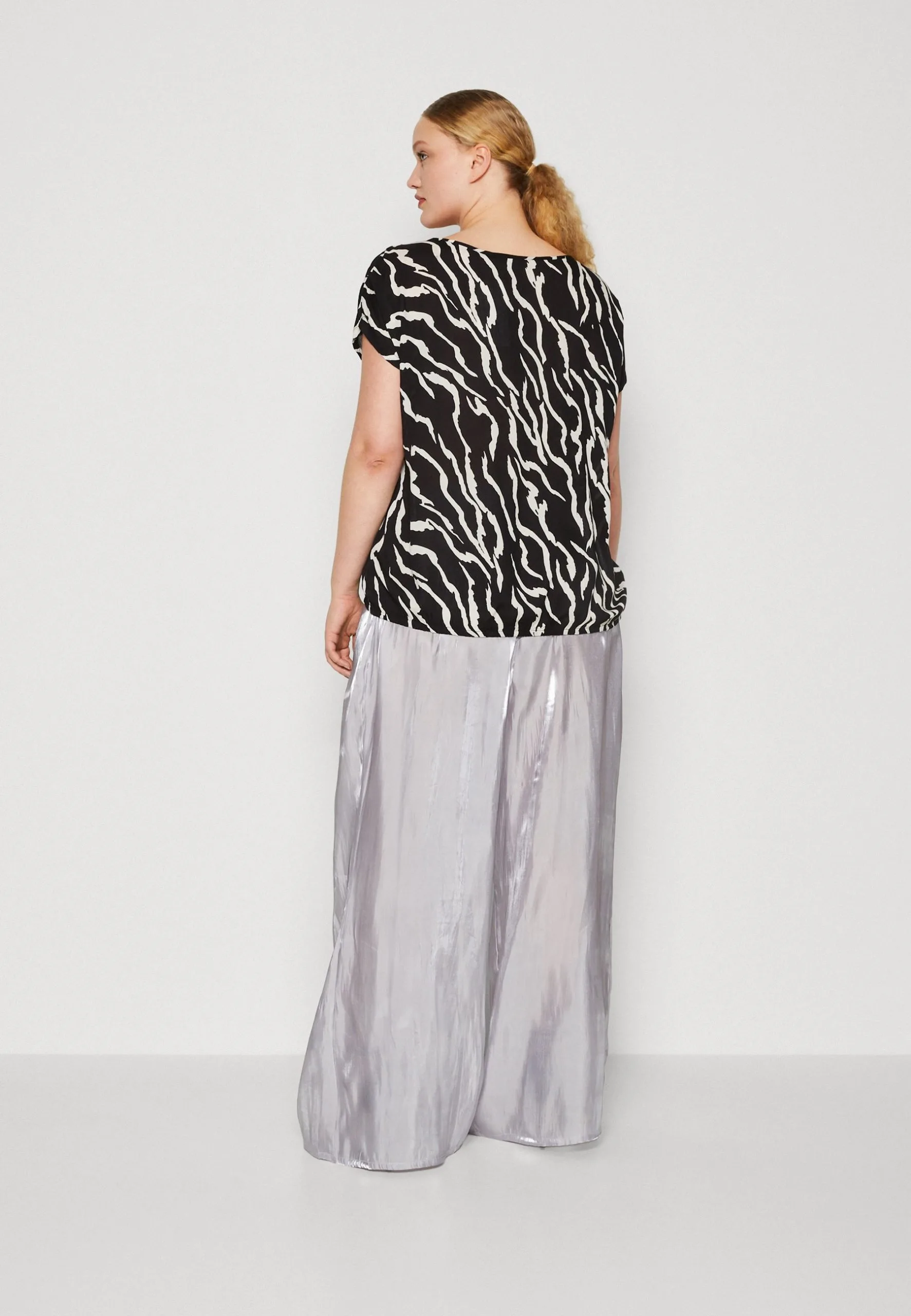 SONNA STANLEY - Printtipaita 5 SONNA STANLEY - Printtipaita - Image 3