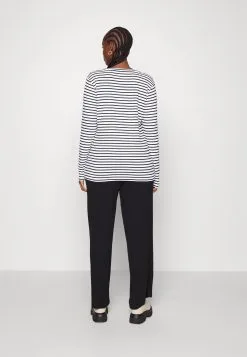 LIA - Pitkähihainen Paita -Kaffe Myymälä b2c1f6571f594f6285c6fb7678051d3c