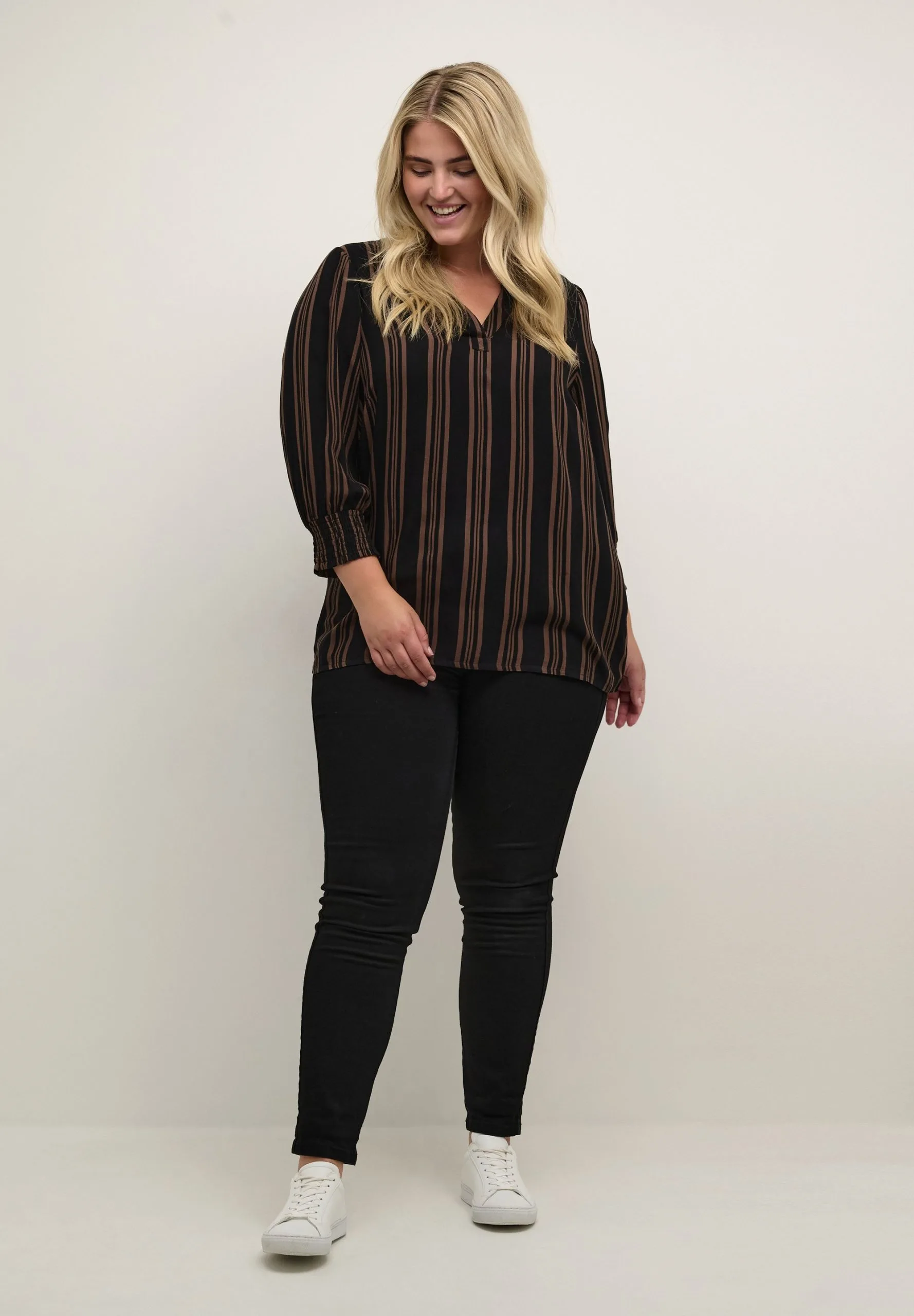 CURVE KCELINA - Pusero 4 CURVE KCELINA - Pusero - Image 2