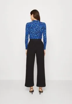 Kaffe NAYA WIDE PANTS - Housut 9 Kaffe NAYA WIDE PANTS - Housut -Kaffe Myymälä f75b151301e142fe8fdd9a7106edaf2d